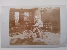 Junge auf einem Fahrrad, Oldtimer Sammlerstück Foto Postkarte Fahrrad Radfahren Kinder Kids