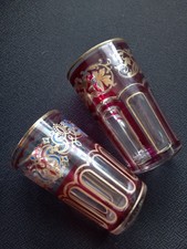 Teeglas 2 Stück mit wunderschönen Muster, neuwertig. 10 cm hoch und 5,5 cm breit