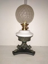 alte Tischlampe, Petroleumlampe, Zinkguss Fuß,  Milchglas Tank, Kugelschirm 1880