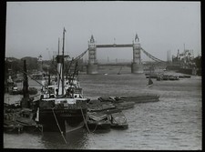 VINTAGE Magic Lantern Rutsche DER POOL UND DIE TURMBRÜCKE DATIERT 1934 FOTO LONDON
