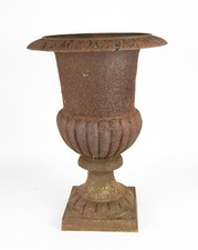 Gusseisen Campana urn Pflanzgefäße Vase auf quadratischem Sockel base garden ornament