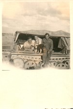 Foto, Blick auf Soldaten in einer Halbkette (N)20193