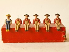 6 originale alte Massefiguren Fahrer für Traktor Gama Gescha mit Karton