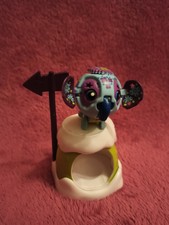 Zoobles Elefant mit Haus im Schnee