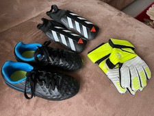 Kinderfußballschuhe Nike Tiempo Gr. 29,5 plus Schienbeinschoner und Handschuhe