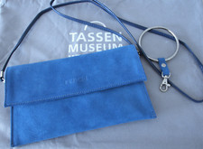 Clutch Handtasche aus blauem Wildleder aus dem Taschenmuseum in Amsterdam - neu