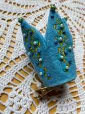 Geburtstagskrone Handmade bestickt mit Perlen Filz Blau Krone Filz Haarklammer