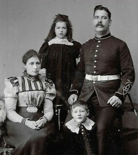 Schrankkarte Foto königlicher Ingenieur Soldat Familie Mode Militär Schule Chatham