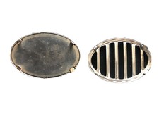 Zwei „Hupengitter“ für alte VW-Käfer