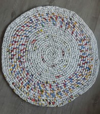 Häkelteppich rund 68 cm Eighties Look bunt Upcycling Handarbeit