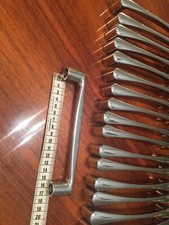 20 Möbelgriffe Chrom  sehr gut erhalten Abstand 16,5 cm Schrank-Küchen-Griffe