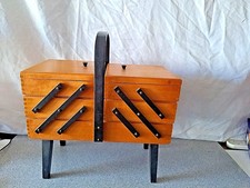Vintage Freischwinger Stil ausklappbar Holz Nähbox auf Beinen innen gefüttert