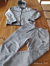Nike Tech Fleece Sportanzug hellgrau in Gr.L Jacke - Gr.M Hose-2 teilig TOP !