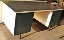 Schreibtisch groß Computertisch Büromöbel abschliesbare Schubladen Holz Metal  