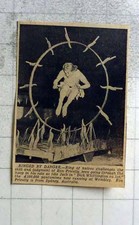 1951 Ron Priestley, Sydney Australien springt durch Ring Messer