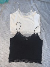 2 Bauchfreie Tops mit Spitze Neu!