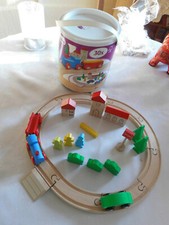 Eichhorn Holzeisenbahn im Eimer mit viel Zubehör, Holzspielzeug, Baby Kleinkind