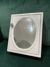 Vintage WWII Era Weiß Zinn Badezimmer Medikamenten Schrank oval gespiegelte Tür
