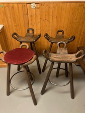 Vier schicke Barhocker braun, aus Holz