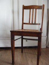 alter antiker Stuhl Holzstuhl Esszimmerstuhl Küchenstuhl sehr schön vintage Holz