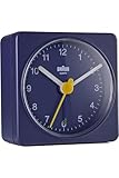 Braun Klassischer analoger Reisewecker, kompakte Größe, ruhiges Quarzuhrwerk, Crescendo-Alarm in Blau, Modell BC02BL.
