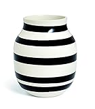 Kähler Omaggio Vase H20 cm in Schwarz hochwertige Vase aus handgefertigtem Porzellan im Skandinavischen Stil mit waagerechten Streifen ideal als Deko Vase für Blumensträuße, Zweige oder als Dekostück