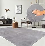 the carpet Relax Moderner Flauschiger Kurzflor Teppich, Anti-Rutsch Unterseite, Waschbar bis 30 Grad, Super Soft, Felloptik, Grau, 80 x 150 cm