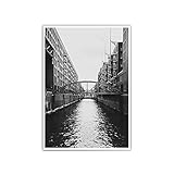Hamburg Poster für dein Wohnzimmer – verschiede Größen – Hamburger Bilder | Nordliebe | Schwarz Weiß Bild - ohne Rahmen (Din A4 (21x29,7cm), Speicherstadt | Schwarz Weiß)