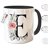 Tasse personalisiert mit Namen, Initiale & Blumen Motiv – personalisiertes Geschenk für Frauen Männer Freundin Kollege, ideal zu Geburtstag oder Weihnachten – Kaffeetasse 325 ml Keramik Schwarz