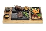 Heisser Stein Grill Steinplatte - Beefstone "Modell DUE" Hot Stone Steak Maker Lavasteine Grill Holzbrett Bambus I Lavastein Steak I Heisser Stein Raclette komplett Set mit 8 Teilen