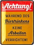 LANOLU Blechschild retro BITTE WÄHREND DES BIERTRINKENS KEINE ARBEITEN VERRICHTEN - Schild Werkstatt Deko Hausordnung, KFZ Mechaniker vintage Metallschild 15x20cm