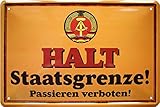 WOGEKA ART Retro Blechschild - HALT! Staatsgrenze der DDR Ostalgie Osten - witziger Spruch als Geschenk-Idee zum Geburtstag Weihnachten zur Dekoration 20x30 cm Vintage-Design aus Metall 876