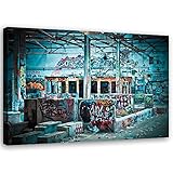 Feeby Vlies Leinwandbild Lagerhalle Fabrikhalle 30x20 cm Wand Bild Kunstdruck Deko Wohnzimmer Wohnungs Deko Straßenkunst Graffiti Wandbild mehrfarbig